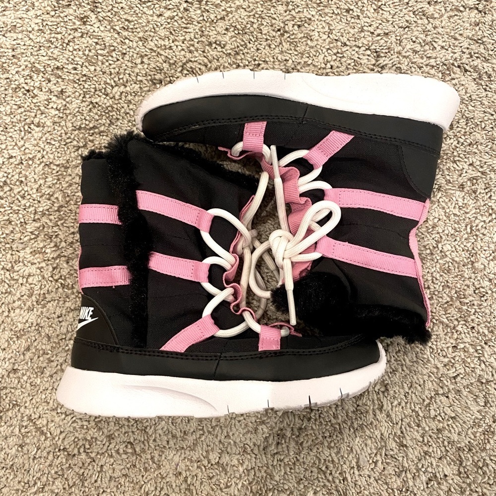 NIKE Toddler Snow Shoes Size 12